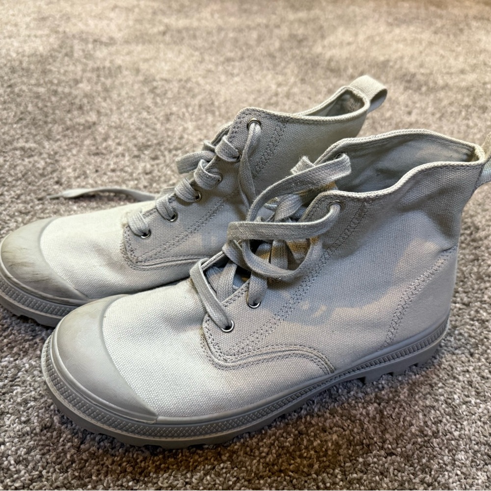 Skechers Women’s Gray High-Top Boots - Size 8